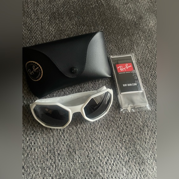 Ray-Ban Wrap
Sunglasses main image 11